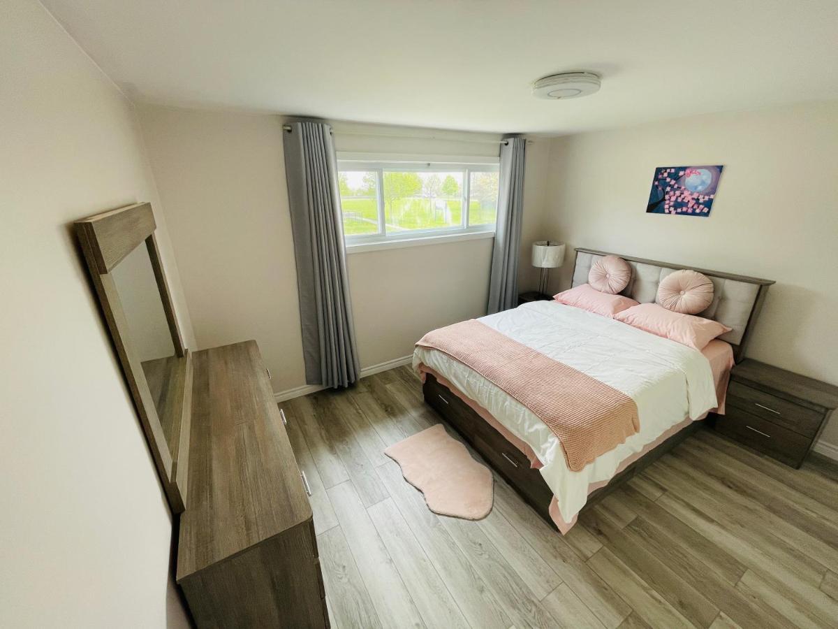 Luxurious Cozy House In Bluffs With Lake View Villa โตรอนโต ภายนอก รูปภาพ