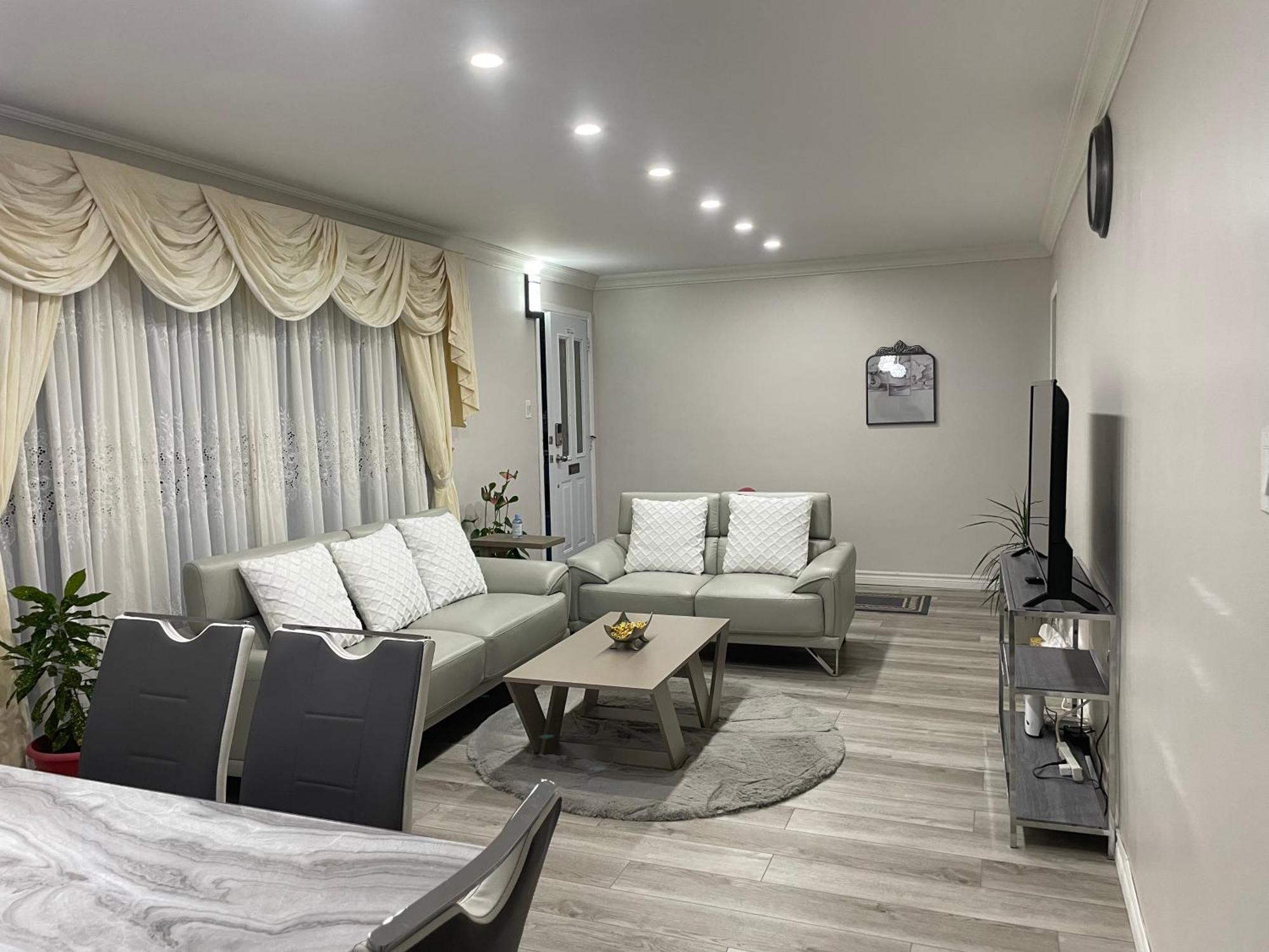 Luxurious Cozy House In Bluffs With Lake View Villa โตรอนโต ภายนอก รูปภาพ
